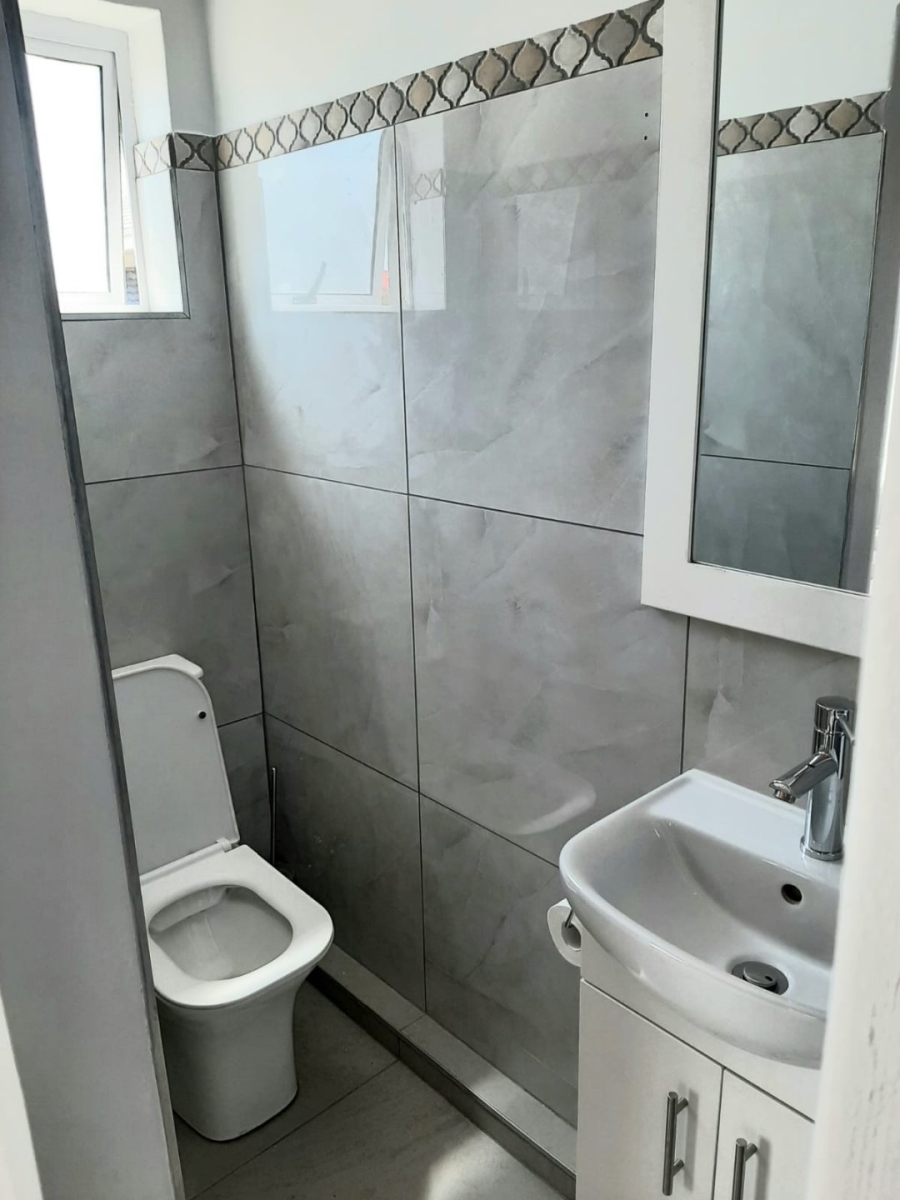 6 Bedroom Property for Sale in Bayview Western Cape